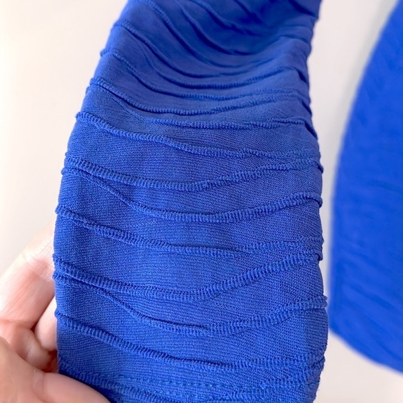 PrettyLittleThing crew neck body con textured cobalt blue long sleeve size 4 - Picture 5 of 13